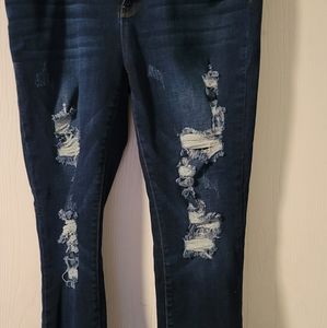 Judy blue mid rise distressed jean size 15/32